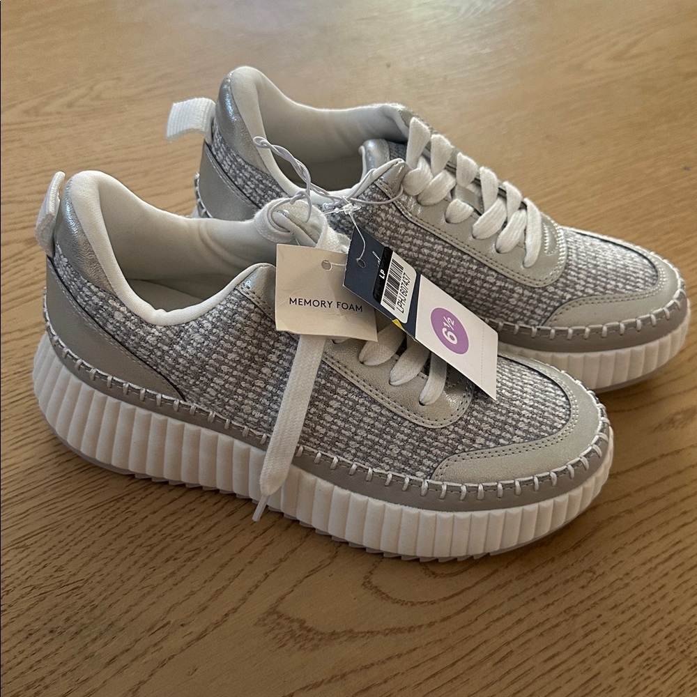 Universal thread silver and White memory foam Sne… - image 2